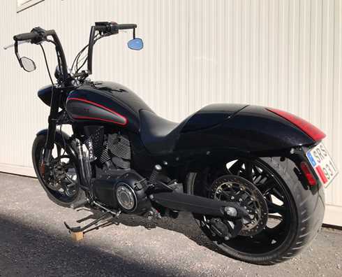 Svart Victory Hammer 8-Ball Custom stulen i Norrköping